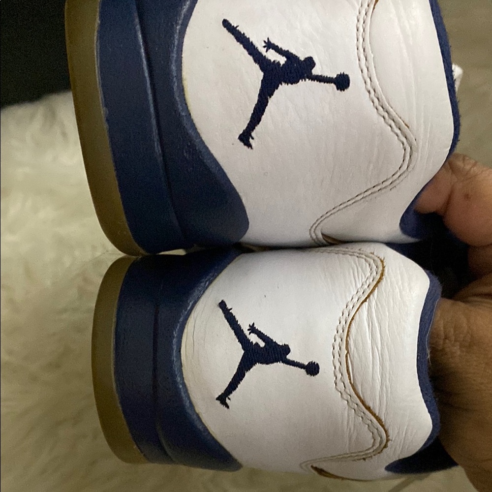 JORDANS Youth Size 6 - Picture 8 of 9